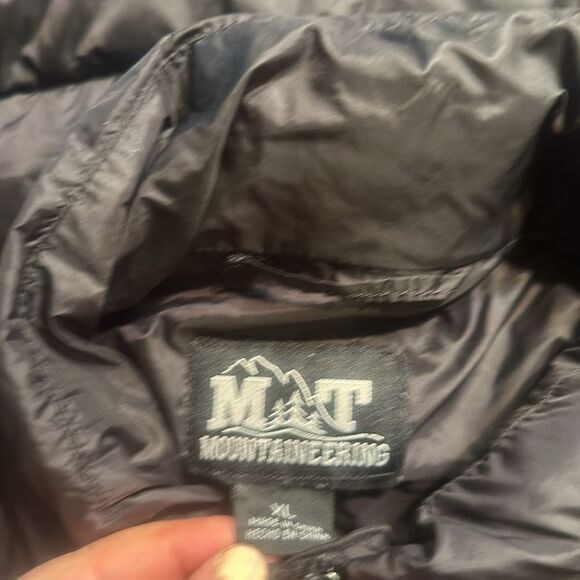 MT Mountaineering puffer vest XL (3925) - Picture 5 of 7